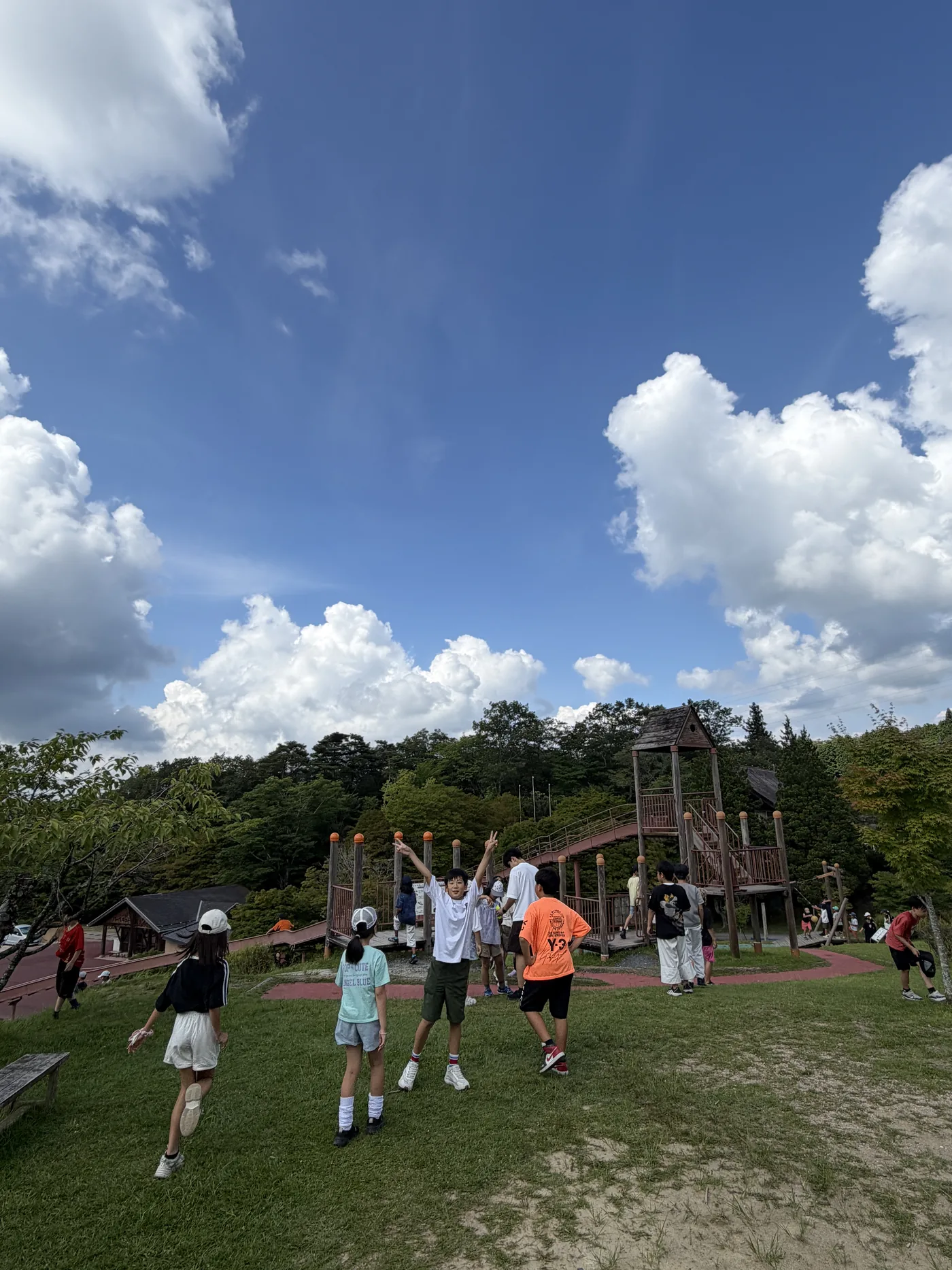 旭高原少年自然の家の青空と広場