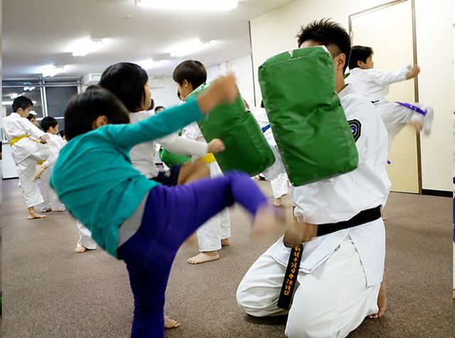 子どもたちの稽古の様子